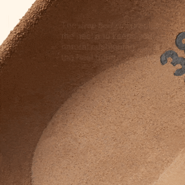 Animated visual comparing human body contours with Birkenstock footbed design